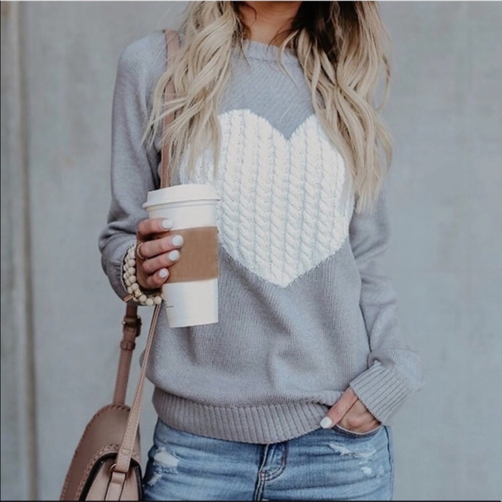1 Left! Grey Sweater W/ White Cable Knit Heart - Picture 2 of 8